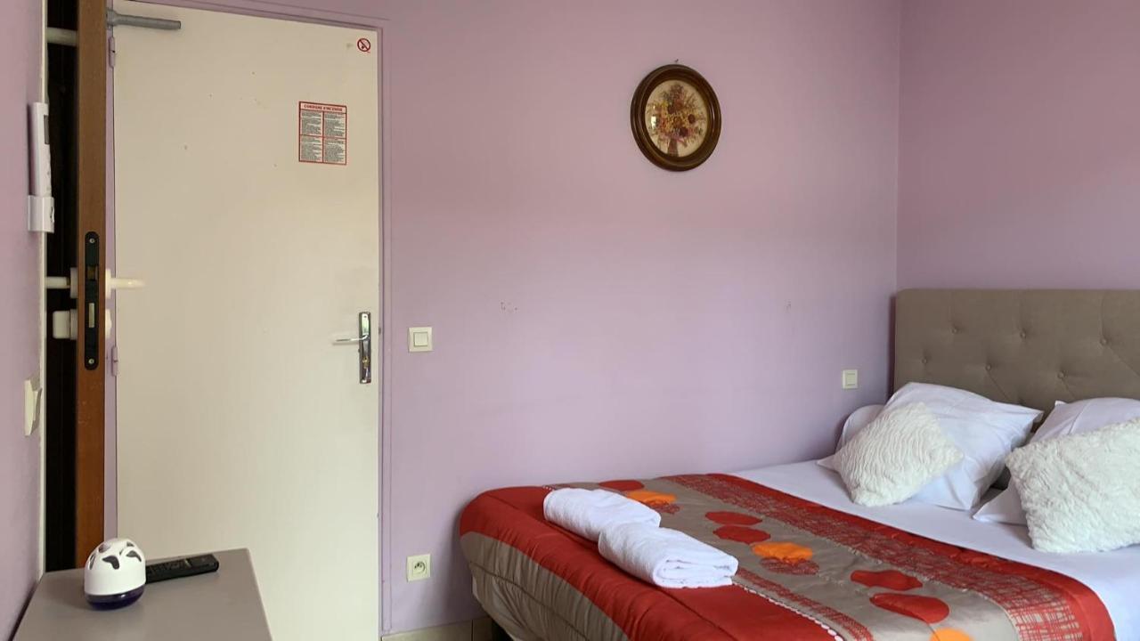 Hotel Du Cygne De La Croix Blanche Lailly-en-Val Bagian luar foto