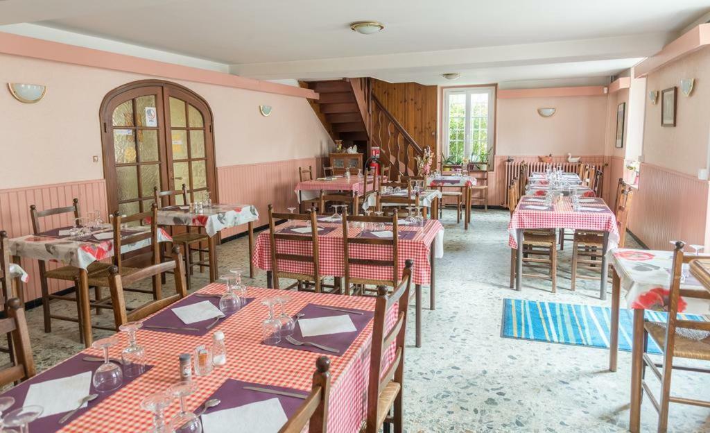 Hotel Du Cygne De La Croix Blanche Lailly-en-Val Bagian luar foto